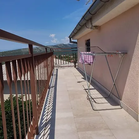 דירה Holiday Apartment 1